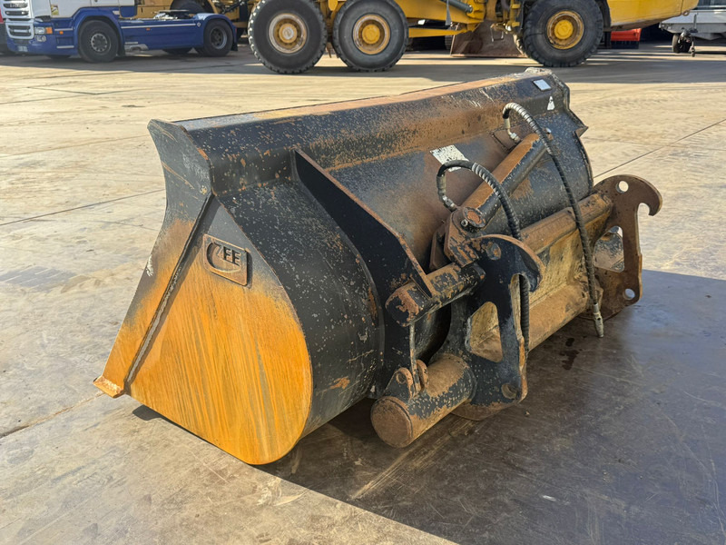 ZFE Side-Tilting bucket for CAT 908 SW - Skopa: bild 3 ZFE Side-Tilting bucket for CAT 908 SW - Skopa: bild 3