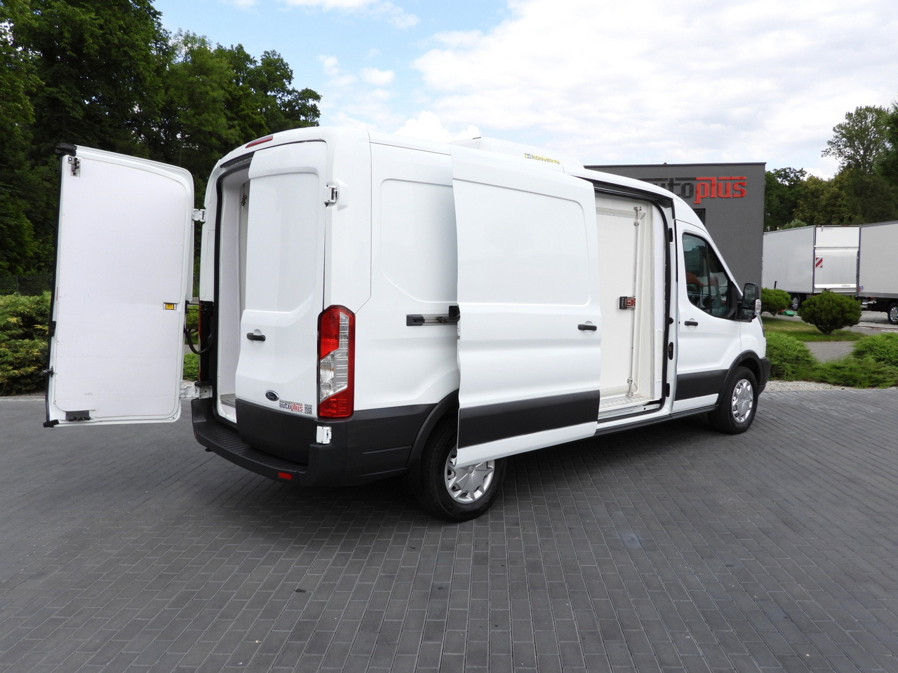 FORD TRANSIT REFRIGERATOR VAN 5*C AIR CONDITIONING 105HP - Kylbil: bild 3 FORD TRANSIT REFRIGERATOR VAN 5*C AIR CONDITIONING 105HP - Kylbil: bild 3