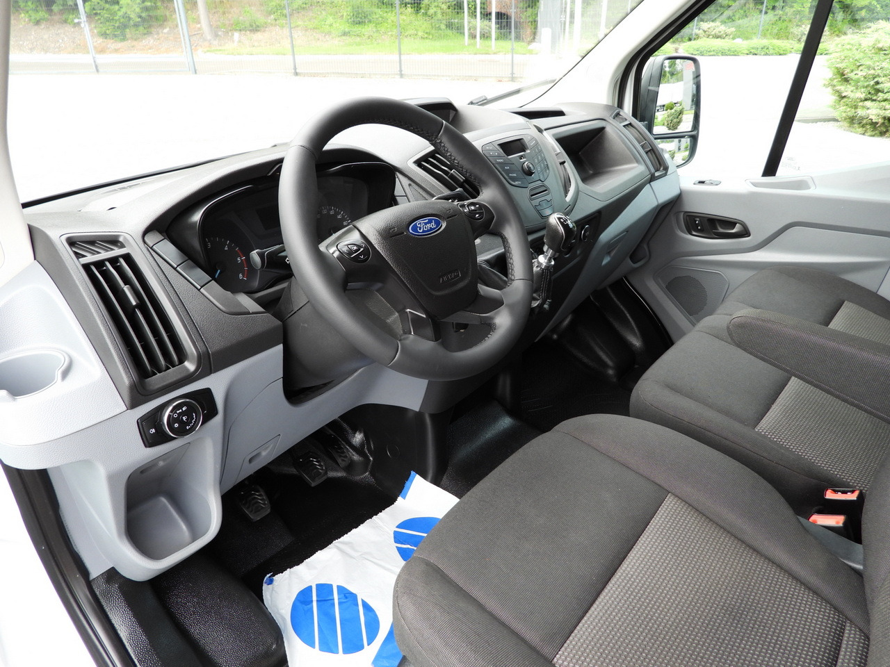 FORD TRANSIT REFRIGERATOR VAN 5*C AIR CONDITIONING 105HP - Kylbil: bild 2 FORD TRANSIT REFRIGERATOR VAN 5*C AIR CONDITIONING 105HP - Kylbil: bild 2