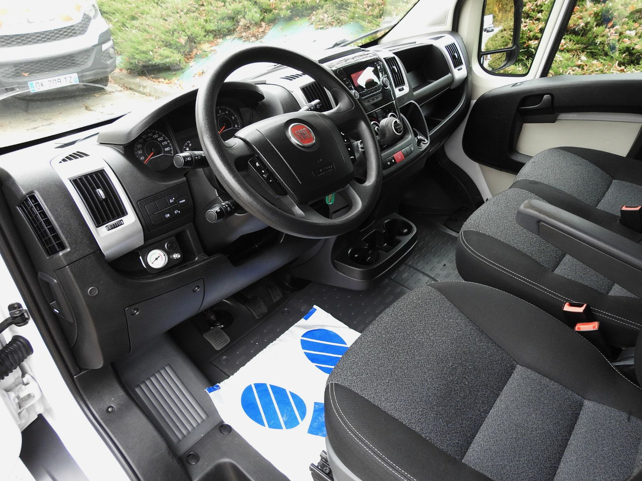 Fiat DUCATO PRITSCHE PLANE AUFZUG 8 PALETTEN WEBASTO - Transportbil med kapell: bild 2 Fiat DUCATO PRITSCHE PLANE AUFZUG 8 PALETTEN WEBASTO - Transportbil med kapell: bild 2