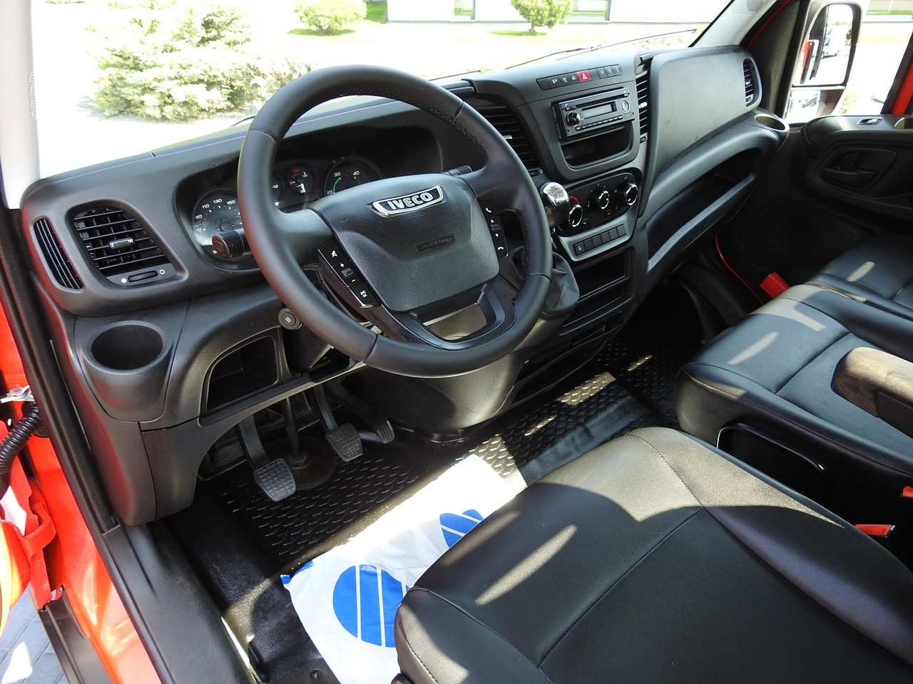 IVECO DAILY 35C13 TIPPER CRUISE CONTROL AIR CONDITIONING TWIN WHEELS  130HP - Transportbil med tippflak: bild 2 IVECO DAILY 35C13 TIPPER CRUISE CONTROL AIR CONDITIONING TWIN WHEELS  130HP - Transportbil med tippflak: bild 2
