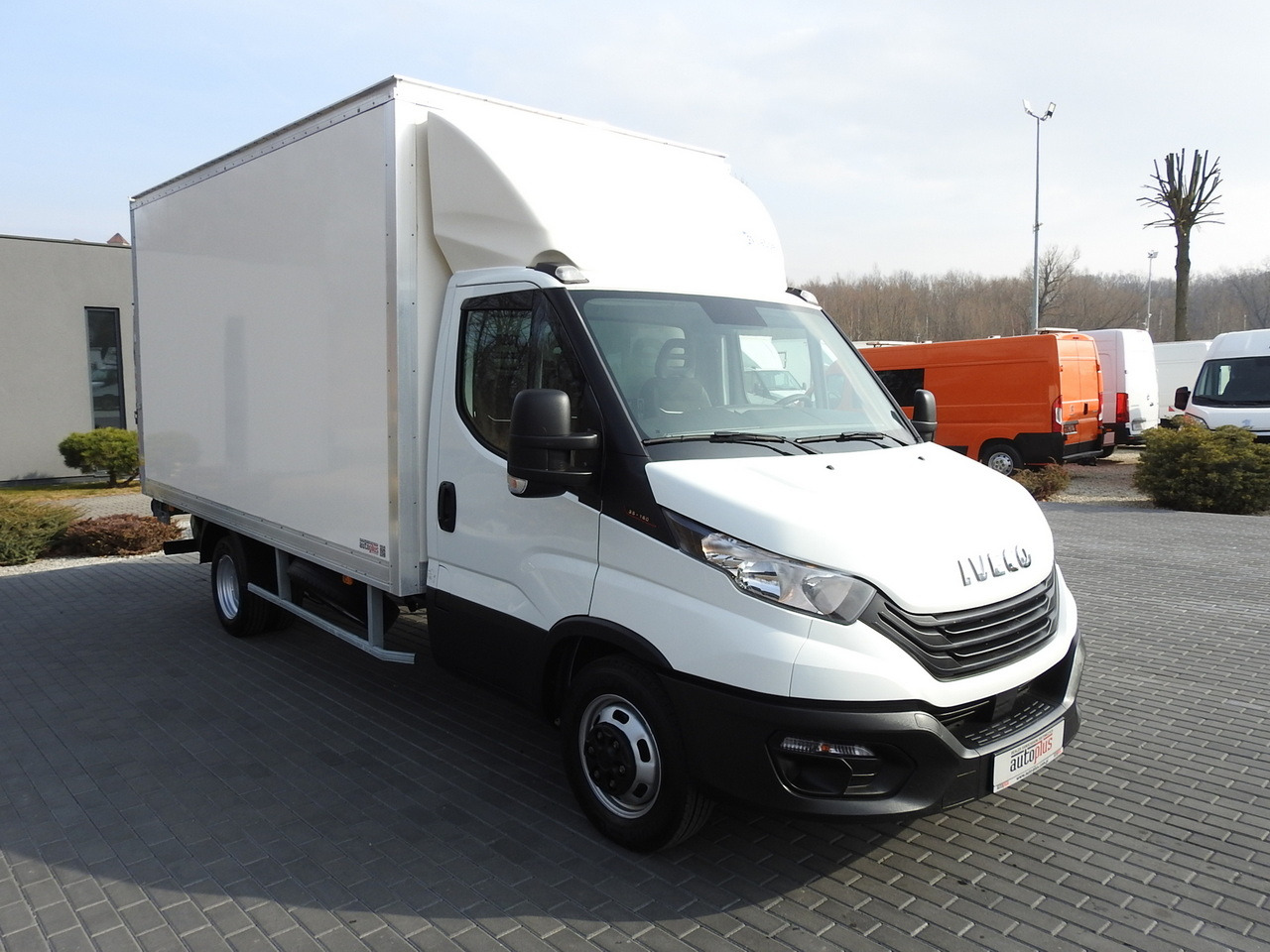 IVECO DAILY 35C16 BOX LIFT 8 PALLETS CRUISE CONTROL TWIN WHEELS AIR CONDITIONING 160HP - Volymskåp: bild 4 IVECO DAILY 35C16 BOX LIFT 8 PALLETS CRUISE CONTROL TWIN WHEELS AIR CONDITIONING 160HP - Volymskåp: bild 4