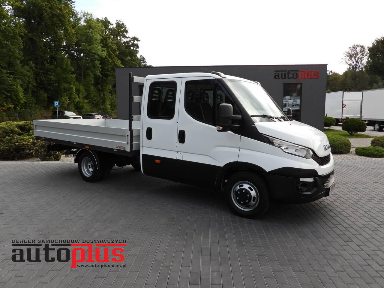 IVECO DAILY 35C17 STAKE BODY DOUBLE CABIN DOKA 7 SEATS CRUISE CONTROL TWIN WHEELS AIR CONDITIONING 170HP - Transportbil med flak: bild 1 IVECO DAILY 35C17 STAKE BODY DOUBLE CABIN DOKA 7 SEATS CRUISE CONTROL TWIN WHEELS AIR CONDITIONING 170HP - Transportbil med flak: bild 1