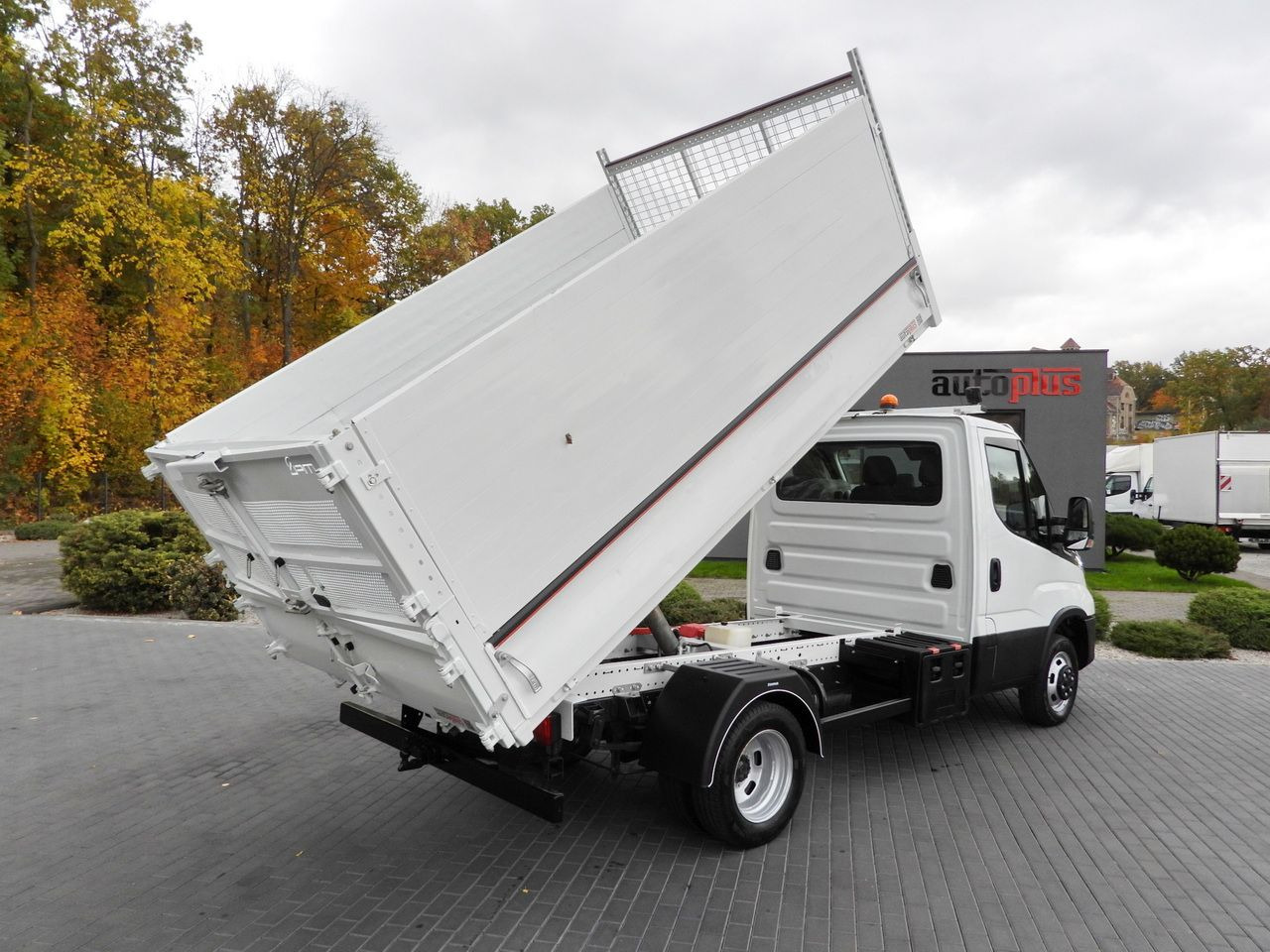 IVECO DAILY 35C21 TIPPER CRUISE CONTROL NAVIGATION LED LIGHTS AUTOMATIC TRANSMISSION  TWIN WHEELS AIR CONDITIONING  210HP - Transportbil med tippflak: bild 3 IVECO DAILY 35C21 TIPPER CRUISE CONTROL NAVIGATION LED LIGHTS AUTOMATIC TRANSMISSION  TWIN WHEELS AIR CONDITIONING  210HP - Transportbil med tippflak: bild 3