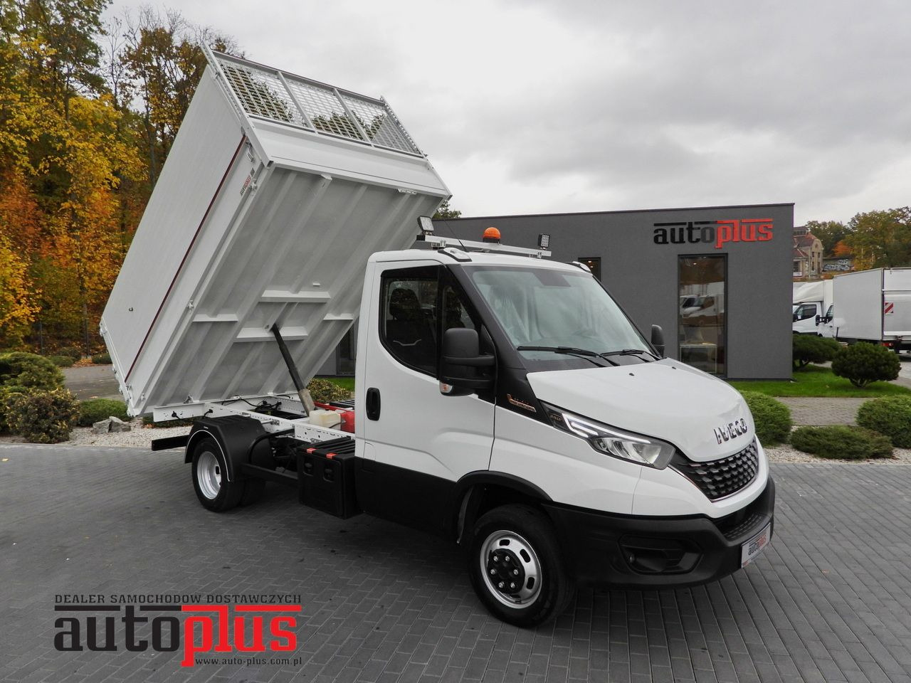 IVECO DAILY 35C21 TIPPER CRUISE CONTROL NAVIGATION LED LIGHTS AUTOMATIC TRANSMISSION  TWIN WHEELS AIR CONDITIONING  210HP - Transportbil med tippflak: bild 1 IVECO DAILY 35C21 TIPPER CRUISE CONTROL NAVIGATION LED LIGHTS AUTOMATIC TRANSMISSION  TWIN WHEELS AIR CONDITIONING  210HP - Transportbil med tippflak: bild 1