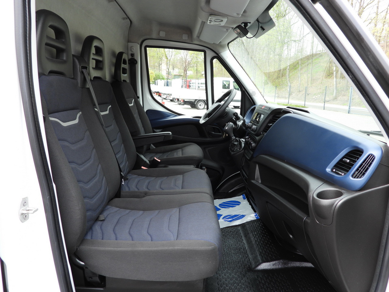 Kylbil IVECO DAILY 35S14 REFRIGERATOR VAN 0*C POWER SUPPLY 230V CRUISE CONTROL AUTOMATIC TRANSMISSION HI-MATIC AIR CONDITIONING  140HP: bild 46