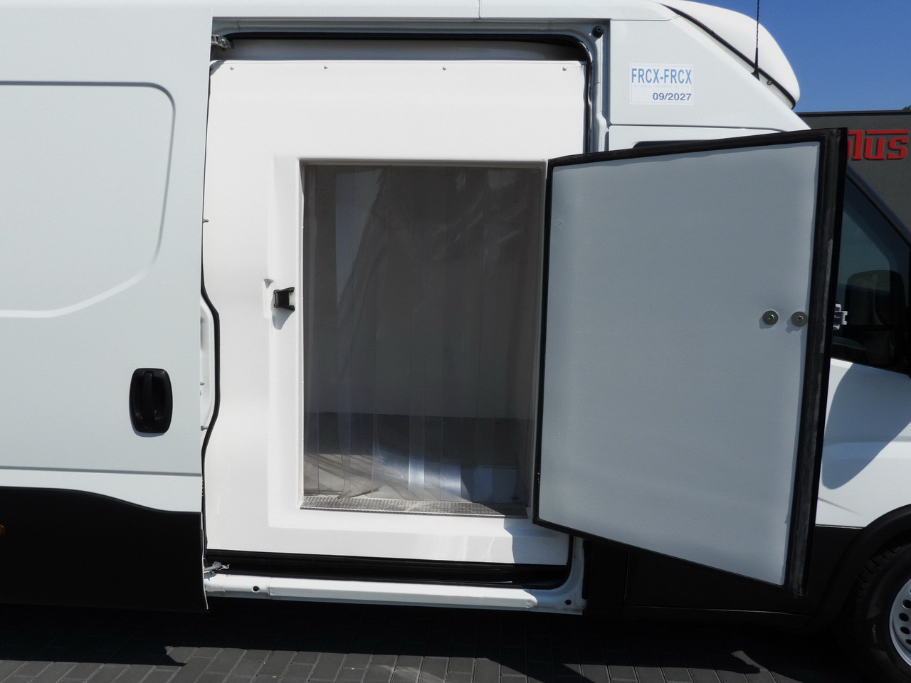 Kylbil IVECO DAILY 35S14 REFRIGERATOR VAN 0*C POWER SUPPLY 230V CRUISE CONTROL AUTOMATIC TRANSMISSION HI-MATIC AIR CONDITIONING  140HP: bild 26