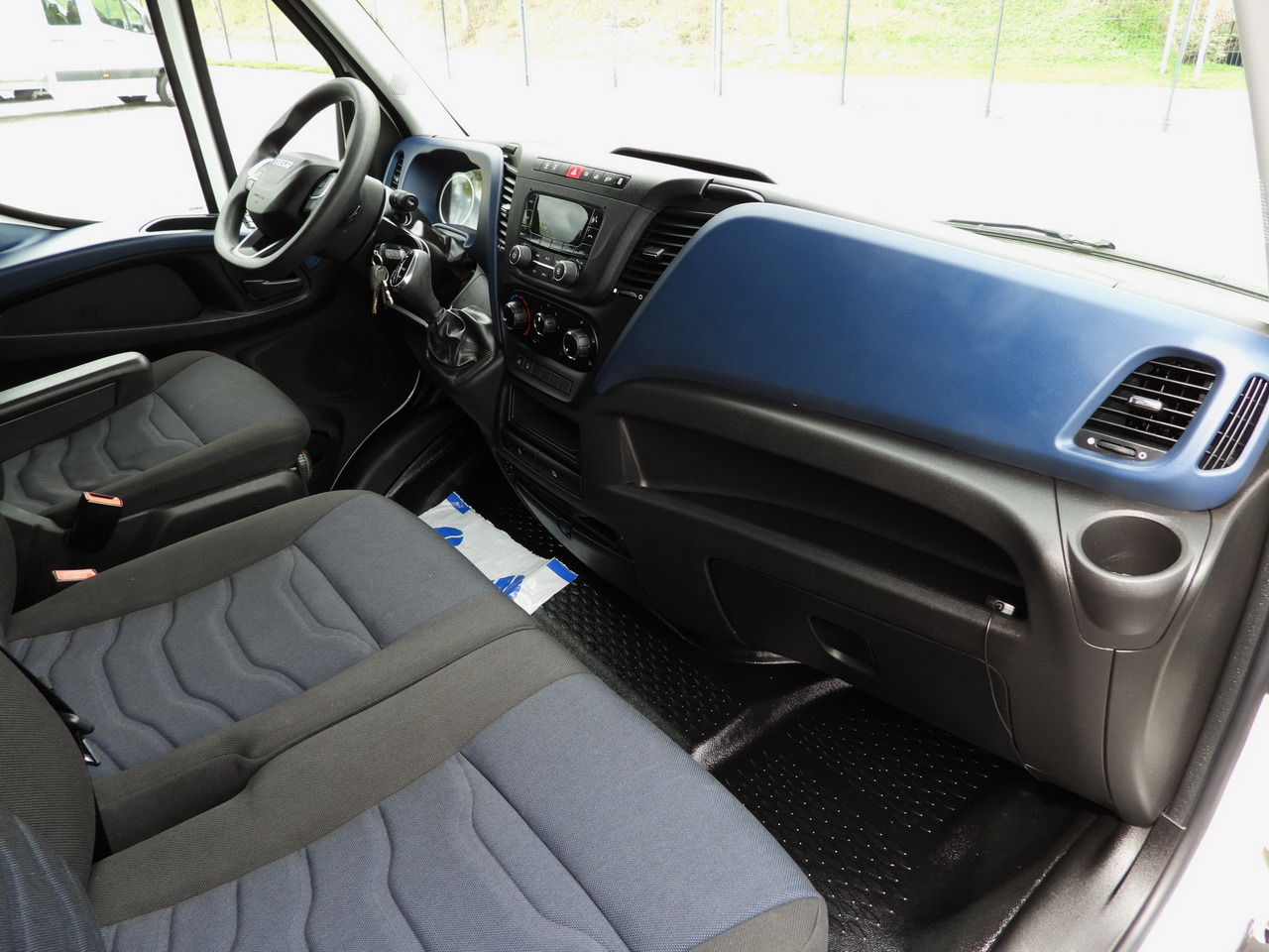 Kylbil IVECO DAILY 35S14 REFRIGERATOR VAN 0*C POWER SUPPLY 230V CRUISE CONTROL AUTOMATIC TRANSMISSION HI-MATIC AIR CONDITIONING  140HP: bild 48
