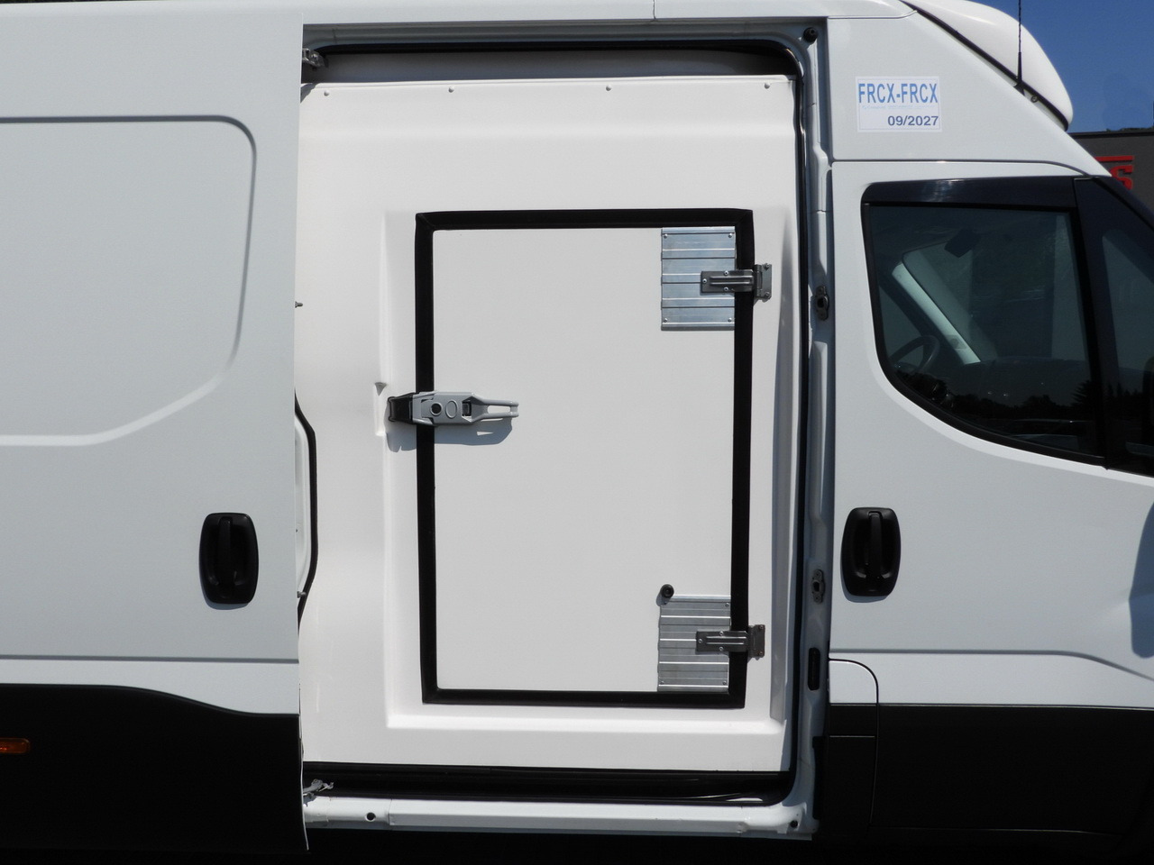 Kylbil IVECO DAILY 35S14 REFRIGERATOR VAN 0*C POWER SUPPLY 230V CRUISE CONTROL AUTOMATIC TRANSMISSION HI-MATIC AIR CONDITIONING  140HP: bild 25
