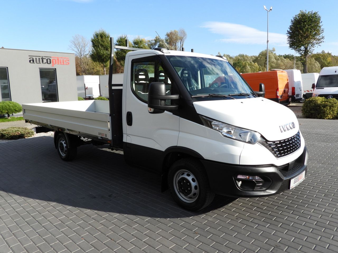 IVECO DAILY 35S14 STAKE BODY 8 PALLETS CRUISE CONTROL AIR CONDITIONING 140HP - Transportbil med flak: bild 4 IVECO DAILY 35S14 STAKE BODY 8 PALLETS CRUISE CONTROL AIR CONDITIONING 140HP - Transportbil med flak: bild 4