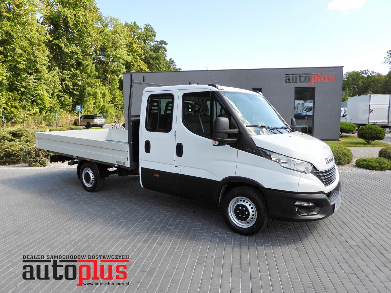IVECO DAILY 35S14 STAKE BODY DOUBLE CABIN DOKA 7 SEATS CRUISE CONTROL AIR CONDITIONING 135HP - Transportbil med flak: bild 1 IVECO DAILY 35S14 STAKE BODY DOUBLE CABIN DOKA 7 SEATS CRUISE CONTROL AIR CONDITIONING 135HP - Transportbil med flak: bild 1
