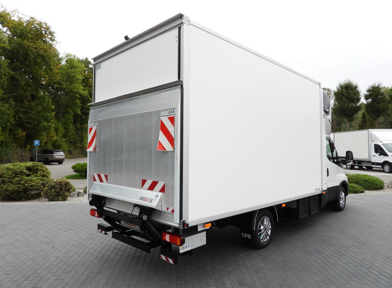 IVECO DAILY 35S18 BOX HI-MATIC LIFT 8 PALLETS CRUISE CONTROL NAVIGATION LED LIGHTS PNEUMATICS AUTOMATIC TRANSMISSION HI-MATIC AIR CONDITIONING 180HP - Volymskåp: bild 3 IVECO DAILY 35S18 BOX HI-MATIC LIFT 8 PALLETS CRUISE CONTROL NAVIGATION LED LIGHTS PNEUMATICS AUTOMATIC TRANSMISSION HI-MATIC AIR CONDITIONING 180HP - Volymskåp: bild 3
