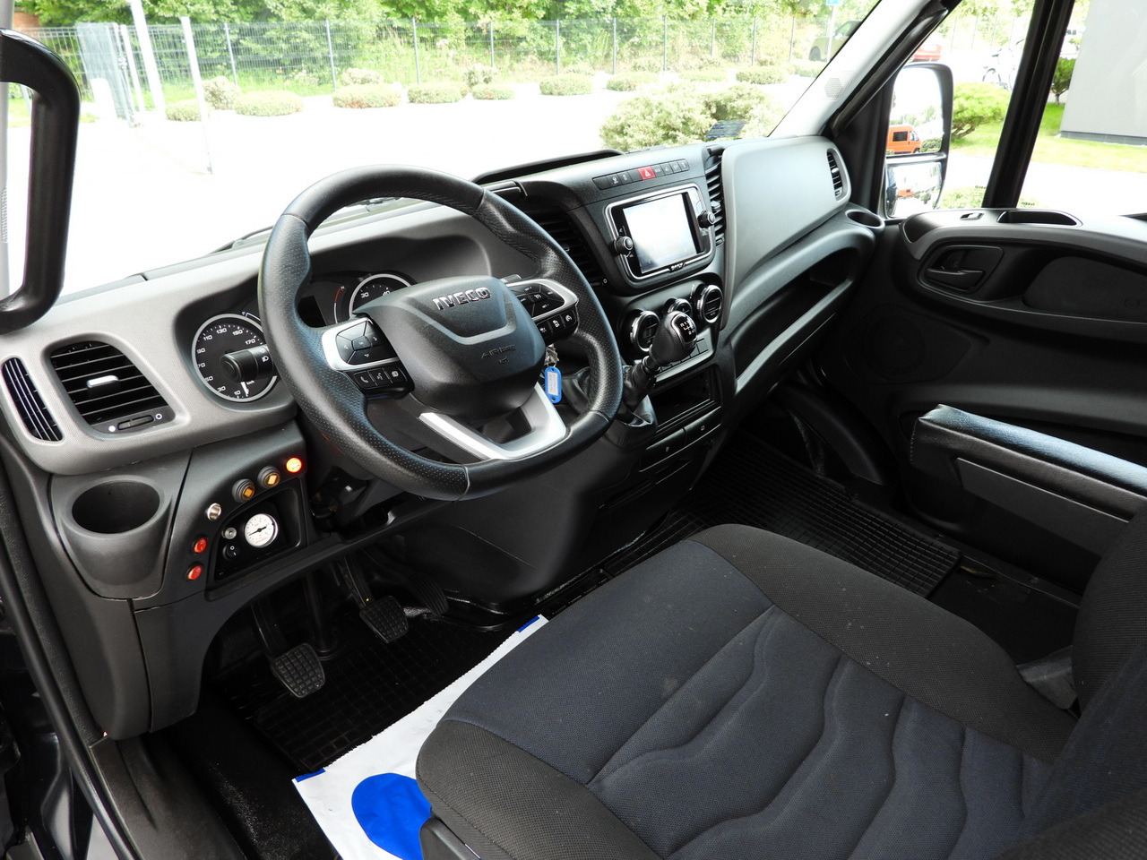 IVECO DAILY 35S18 BOX LIFT 8 PALLETS WEBASTO CRUISE CONTROL NAVIGATION LED LIGHTS PNEUMATICS AIR CONDITIONING 180HP - Volymskåp: bild 2 IVECO DAILY 35S18 BOX LIFT 8 PALLETS WEBASTO CRUISE CONTROL NAVIGATION LED LIGHTS PNEUMATICS AIR CONDITIONING 180HP - Volymskåp: bild 2