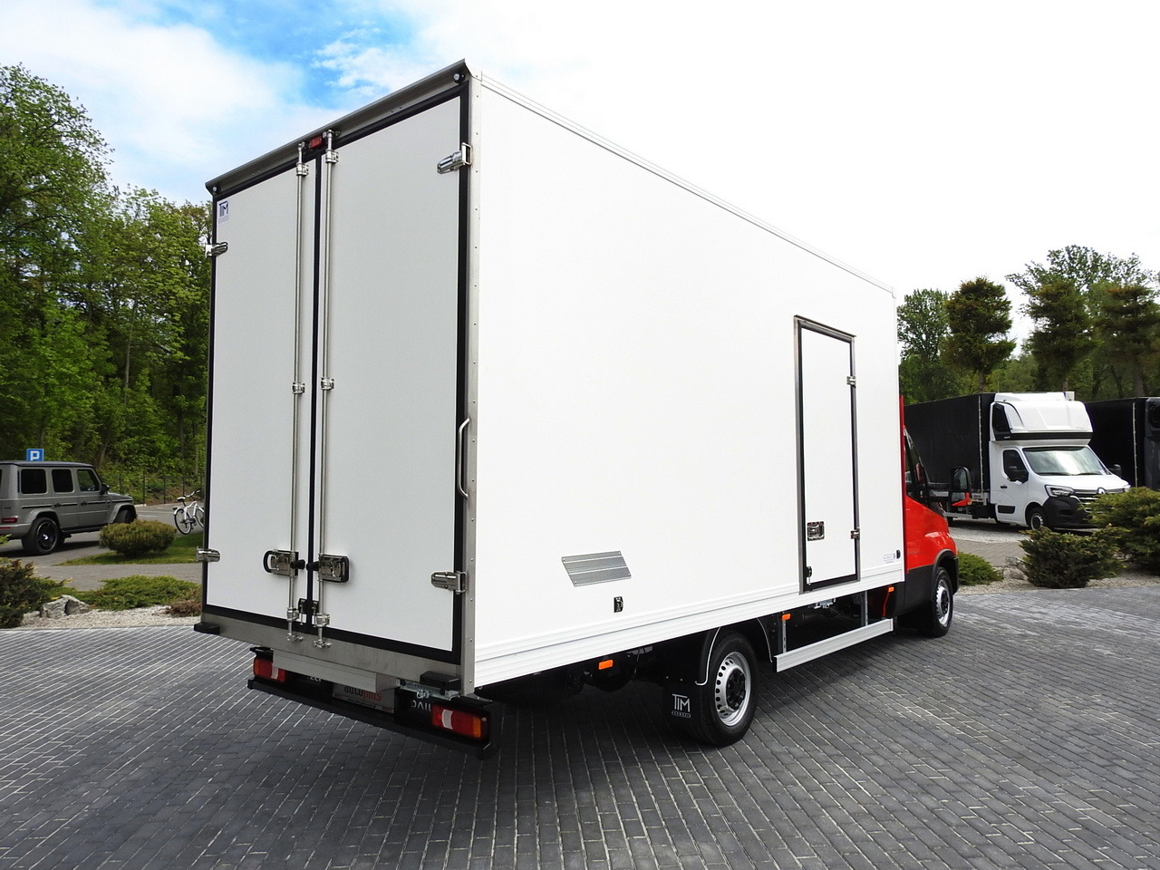 IVECO DAILY 35S18 NEW BOX 10 PALLETS CRUISE CONTROL NAVIGATION AIR CONDITIONING LED LIGHTS GUARANTEE 180HP - Volymskåp: bild 3 IVECO DAILY 35S18 NEW BOX 10 PALLETS CRUISE CONTROL NAVIGATION AIR CONDITIONING LED LIGHTS GUARANTEE 180HP - Volymskåp: bild 3
