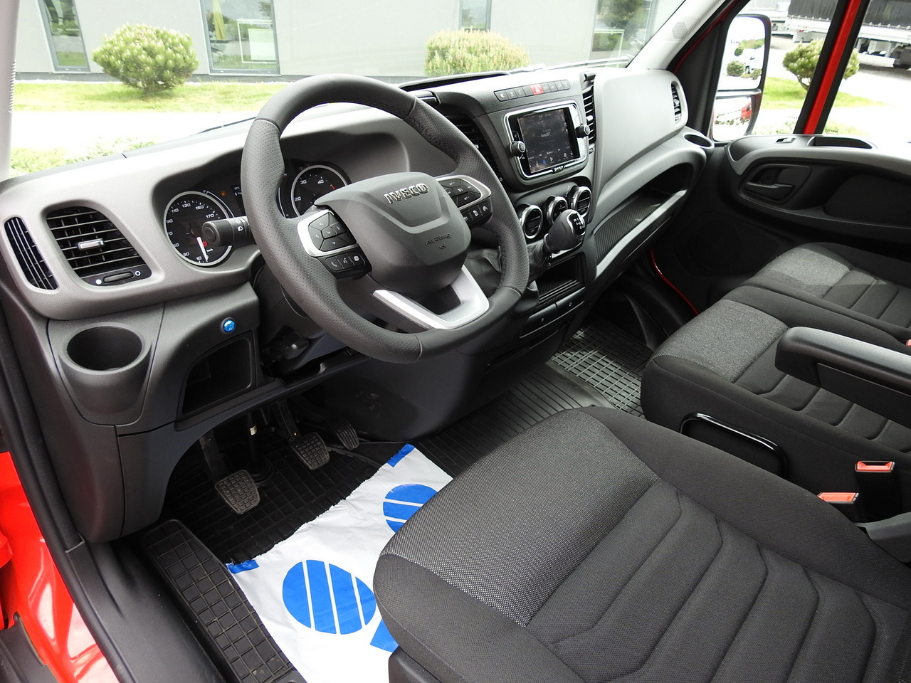 IVECO DAILY 35S18 NEW BOX 10 PALLETS CRUISE CONTROL NAVIGATION AIR CONDITIONING LED LIGHTS GUARANTEE 180HP - Volymskåp: bild 2 IVECO DAILY 35S18 NEW BOX 10 PALLETS CRUISE CONTROL NAVIGATION AIR CONDITIONING LED LIGHTS GUARANTEE 180HP - Volymskåp: bild 2