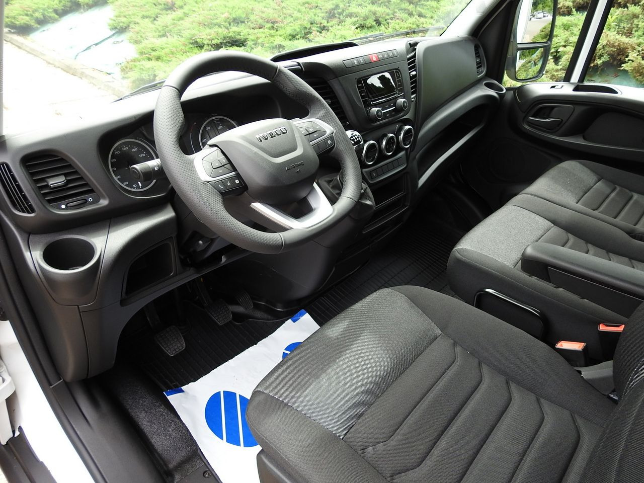 IVECO DAILY 35S18 NEW TARPAULIN WEBASTO CRUISE CONTROL AIR CONDITIONING 180HP - Transportbil med kapell: bild 2 IVECO DAILY 35S18 NEW TARPAULIN WEBASTO CRUISE CONTROL AIR CONDITIONING 180HP - Transportbil med kapell: bild 2
