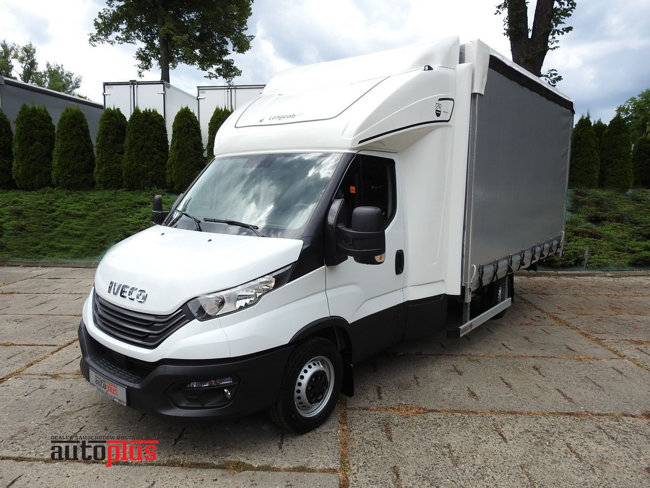 IVECO DAILY 35S18 NEW TARPAULIN WEBASTO CRUISE CONTROL AIR CONDITIONING 180HP - Transportbil med kapell: bild 1 IVECO DAILY 35S18 NEW TARPAULIN WEBASTO CRUISE CONTROL AIR CONDITIONING 180HP - Transportbil med kapell: bild 1
