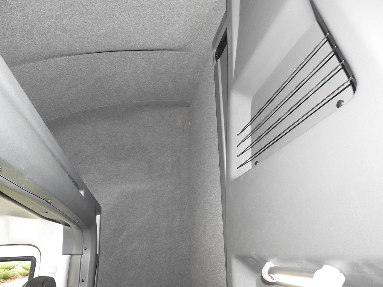 Leasa IVECO DAILY 35S18 NEW TARPAULIN WEBASTO CRUISE CONTROL AIR CONDITIONING 180HP IVECO DAILY 35S18 NEW TARPAULIN WEBASTO CRUISE CONTROL AIR CONDITIONING 180HP: bild 45