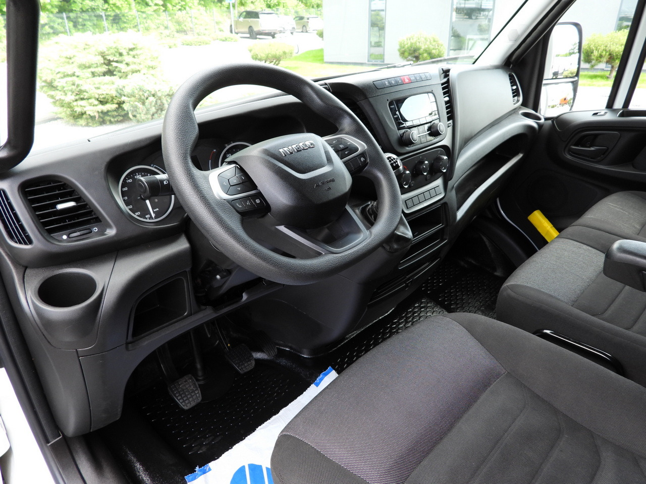 IVECO DAILY 35S18 TARPAULIN 10 PALLETS CRUISE CONTROL LED LIGHTS AIR CONDITIONING 180HP - Transportbil med kapell: bild 2 IVECO DAILY 35S18 TARPAULIN 10 PALLETS CRUISE CONTROL LED LIGHTS AIR CONDITIONING 180HP - Transportbil med kapell: bild 2