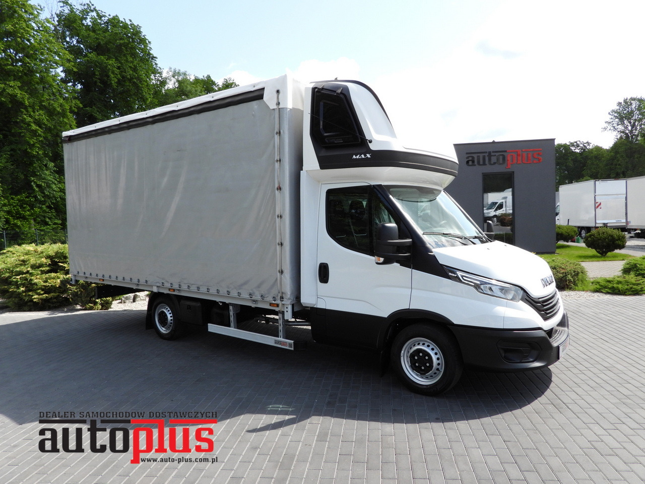 IVECO DAILY 35S18 TARPAULIN 10 PALLETS CRUISE CONTROL LED LIGHTS AIR CONDITIONING 180HP - Transportbil med kapell: bild 1 IVECO DAILY 35S18 TARPAULIN 10 PALLETS CRUISE CONTROL LED LIGHTS AIR CONDITIONING 180HP - Transportbil med kapell: bild 1