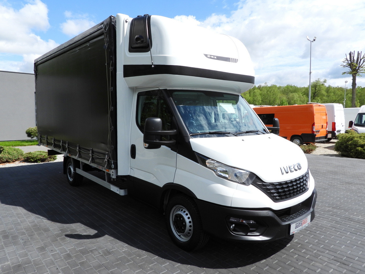 IVECO DAILY 35S18 TARPAULIN 10 PALLETS WEBASTO CRUISE CONTROL AIR CONDITIONING 180HP - Transportbil med kapell: bild 4 IVECO DAILY 35S18 TARPAULIN 10 PALLETS WEBASTO CRUISE CONTROL AIR CONDITIONING 180HP - Transportbil med kapell: bild 4