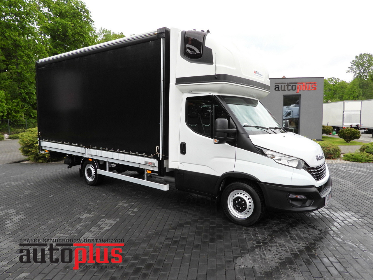 IVECO DAILY 35S18 TARPAULIN 10 PALLETS WEBASTO CRUISE CONTROL AIR CONDITIONING 180HP - Transportbil med kapell: bild 1 IVECO DAILY 35S18 TARPAULIN 10 PALLETS WEBASTO CRUISE CONTROL AIR CONDITIONING 180HP - Transportbil med kapell: bild 1