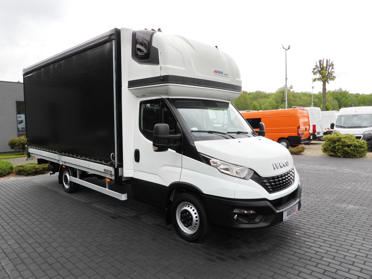 IVECO DAILY 35S18 TARPAULIN 10 PALLETS WEBASTO CRUISE CONTROL AIR CONDITIONING 180HP - Transportbil med kapell: bild 4 IVECO DAILY 35S18 TARPAULIN 10 PALLETS WEBASTO CRUISE CONTROL AIR CONDITIONING 180HP - Transportbil med kapell: bild 4