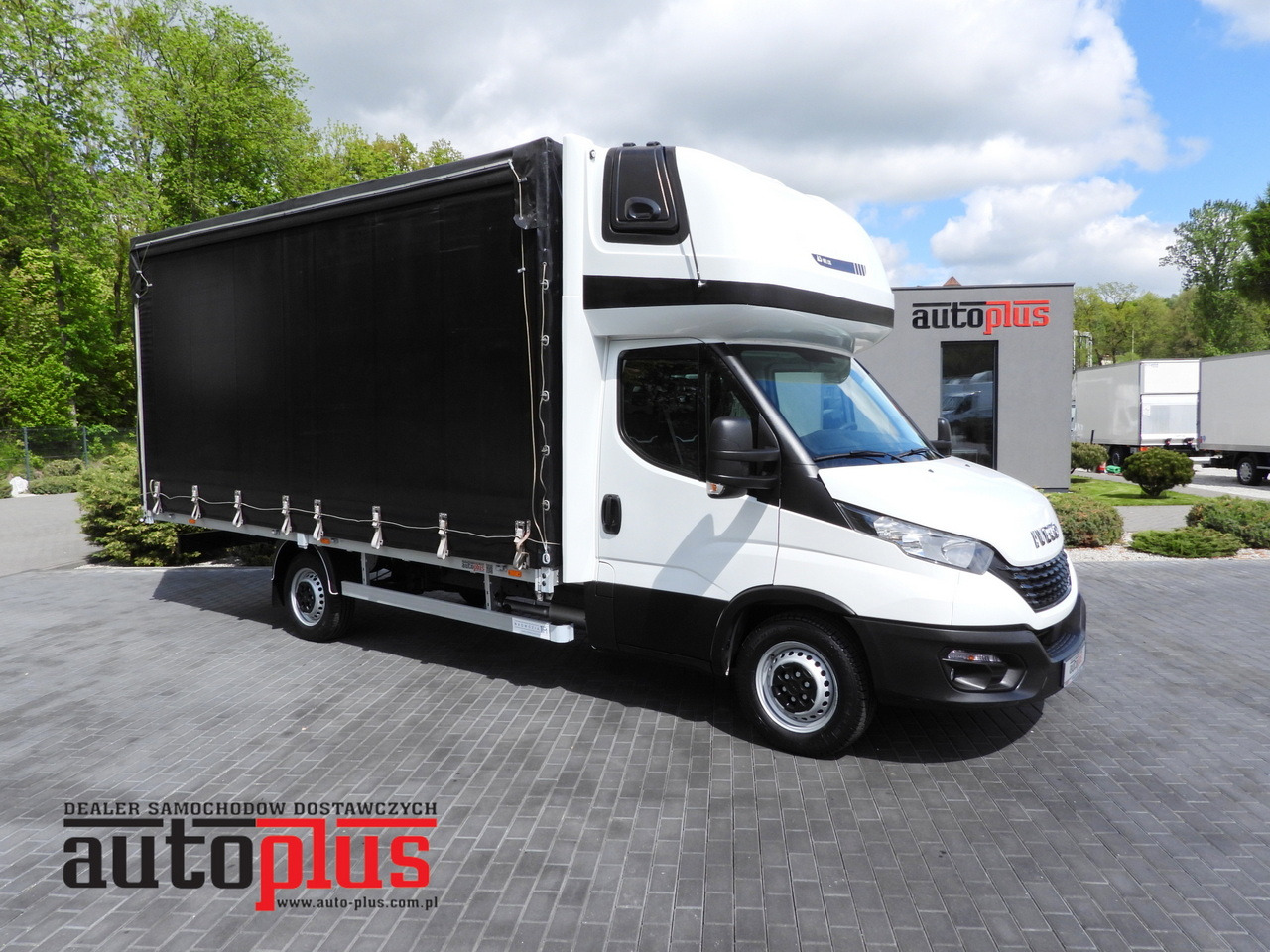 IVECO DAILY 35S18 TARPAULIN 10 PALLETS WEBASTO CRUISE CONTROL AIR CONDITIONING 180HP - Transportbil med kapell: bild 1 IVECO DAILY 35S18 TARPAULIN 10 PALLETS WEBASTO CRUISE CONTROL AIR CONDITIONING 180HP - Transportbil med kapell: bild 1