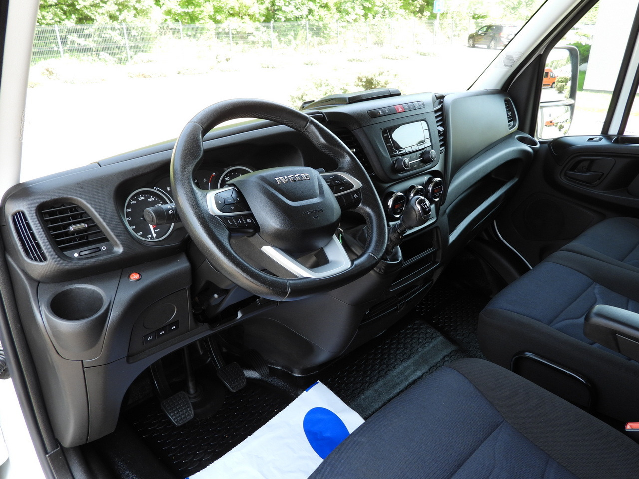 IVECO DAILY 35S18 TARPAULIN 10 PALLETS WEBASTO CRUISE CONTROL LED LIGHTS PNEUMATICS AIR CONDITIONING 180HP - Transportbil med kapell: bild 2 IVECO DAILY 35S18 TARPAULIN 10 PALLETS WEBASTO CRUISE CONTROL LED LIGHTS PNEUMATICS AIR CONDITIONING 180HP - Transportbil med kapell: bild 2