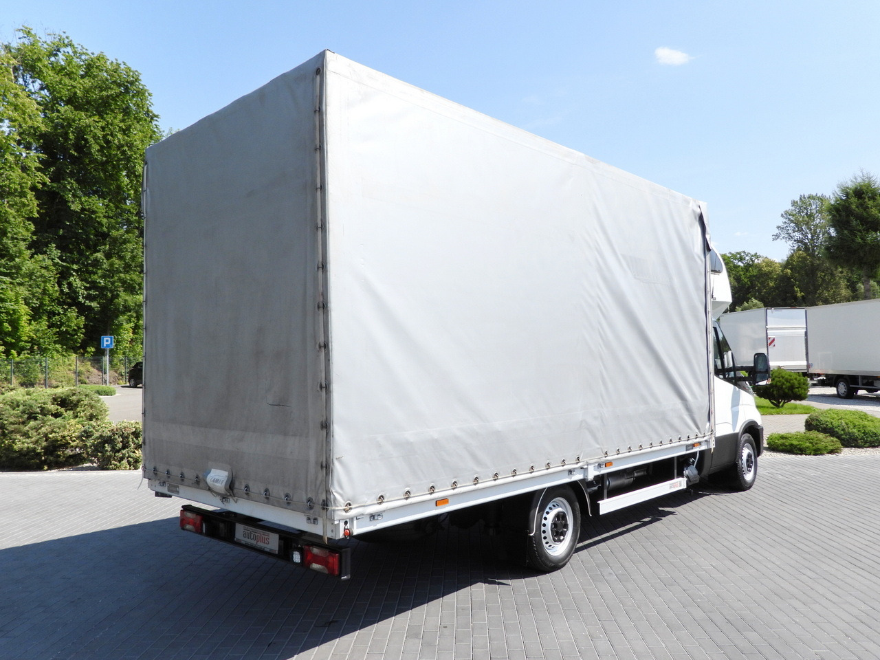 IVECO DAILY 35S18 TARPAULIN 10 PALLETS WEBASTO CRUISE CONTROL LED LIGHTS PNEUMATICS AIR CONDITIONING 180HP - Transportbil med kapell: bild 3 IVECO DAILY 35S18 TARPAULIN 10 PALLETS WEBASTO CRUISE CONTROL LED LIGHTS PNEUMATICS AIR CONDITIONING 180HP - Transportbil med kapell: bild 3