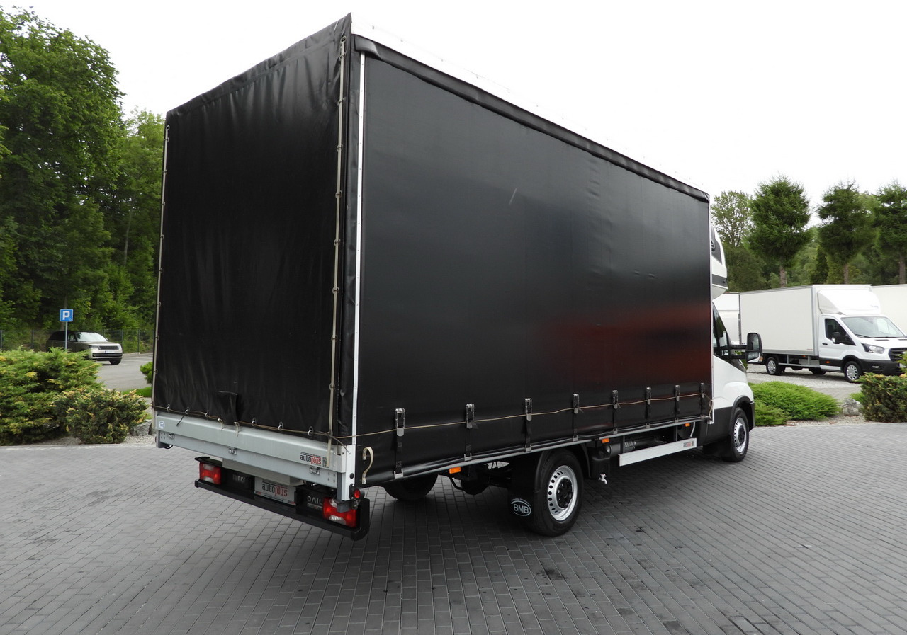 IVECO DAILY 35S18 TARPAULIN 10 PALLETS WEBASTO CRUISE CONTROL NAVIGATION LED LIGHTS AIR CONDITIONING 180HP - Transportbil med kapell: bild 3 IVECO DAILY 35S18 TARPAULIN 10 PALLETS WEBASTO CRUISE CONTROL NAVIGATION LED LIGHTS AIR CONDITIONING 180HP - Transportbil med kapell: bild 3