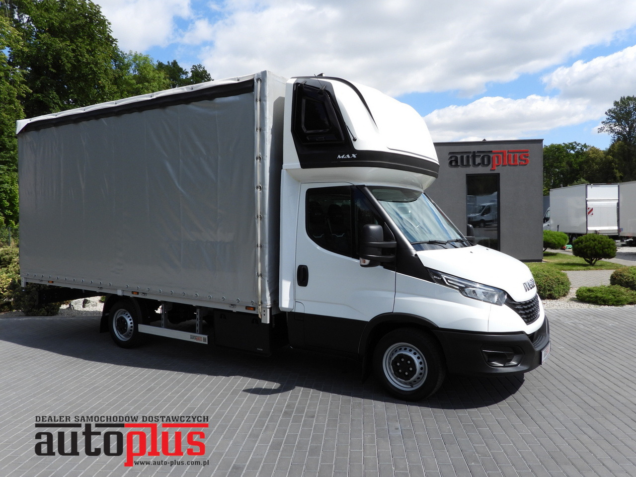 IVECO DAILY 35S18 TARPAULIN 10 PALLETS WEBASTO CRUISE CONTROL NAVIGATION LED LIGHTS AIR CONDITIONING 180HP - Transportbil med kapell: bild 1 IVECO DAILY 35S18 TARPAULIN 10 PALLETS WEBASTO CRUISE CONTROL NAVIGATION LED LIGHTS AIR CONDITIONING 180HP - Transportbil med kapell: bild 1