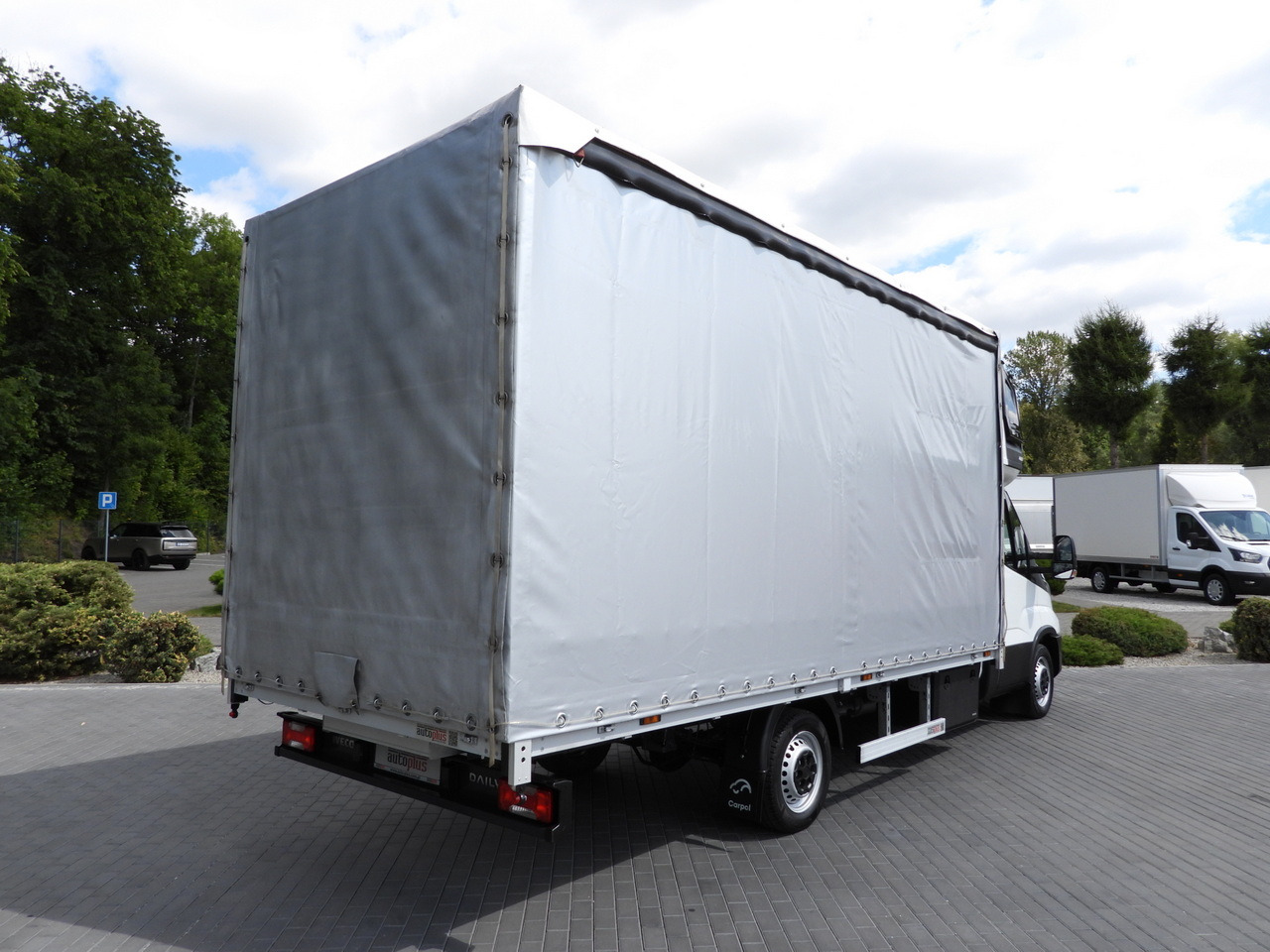 IVECO DAILY 35S18 TARPAULIN 10 PALLETS WEBASTO CRUISE CONTROL NAVIGATION LED LIGHTS AIR CONDITIONING 180HP - Transportbil med kapell: bild 3 IVECO DAILY 35S18 TARPAULIN 10 PALLETS WEBASTO CRUISE CONTROL NAVIGATION LED LIGHTS AIR CONDITIONING 180HP - Transportbil med kapell: bild 3