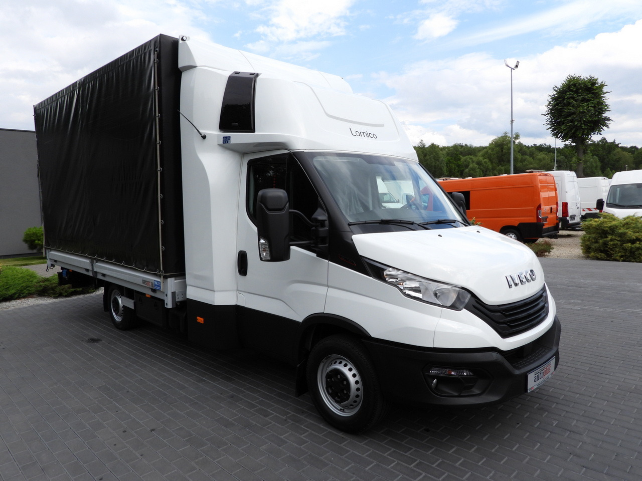 IVECO DAILY 35S18 TARPAULIN LIFT 10 PALLETS WEBASTO CRUISE CONTROL PNEUMATICS AIR CONDITIONING 180HP - Transportbil med kapell: bild 4 IVECO DAILY 35S18 TARPAULIN LIFT 10 PALLETS WEBASTO CRUISE CONTROL PNEUMATICS AIR CONDITIONING 180HP - Transportbil med kapell: bild 4