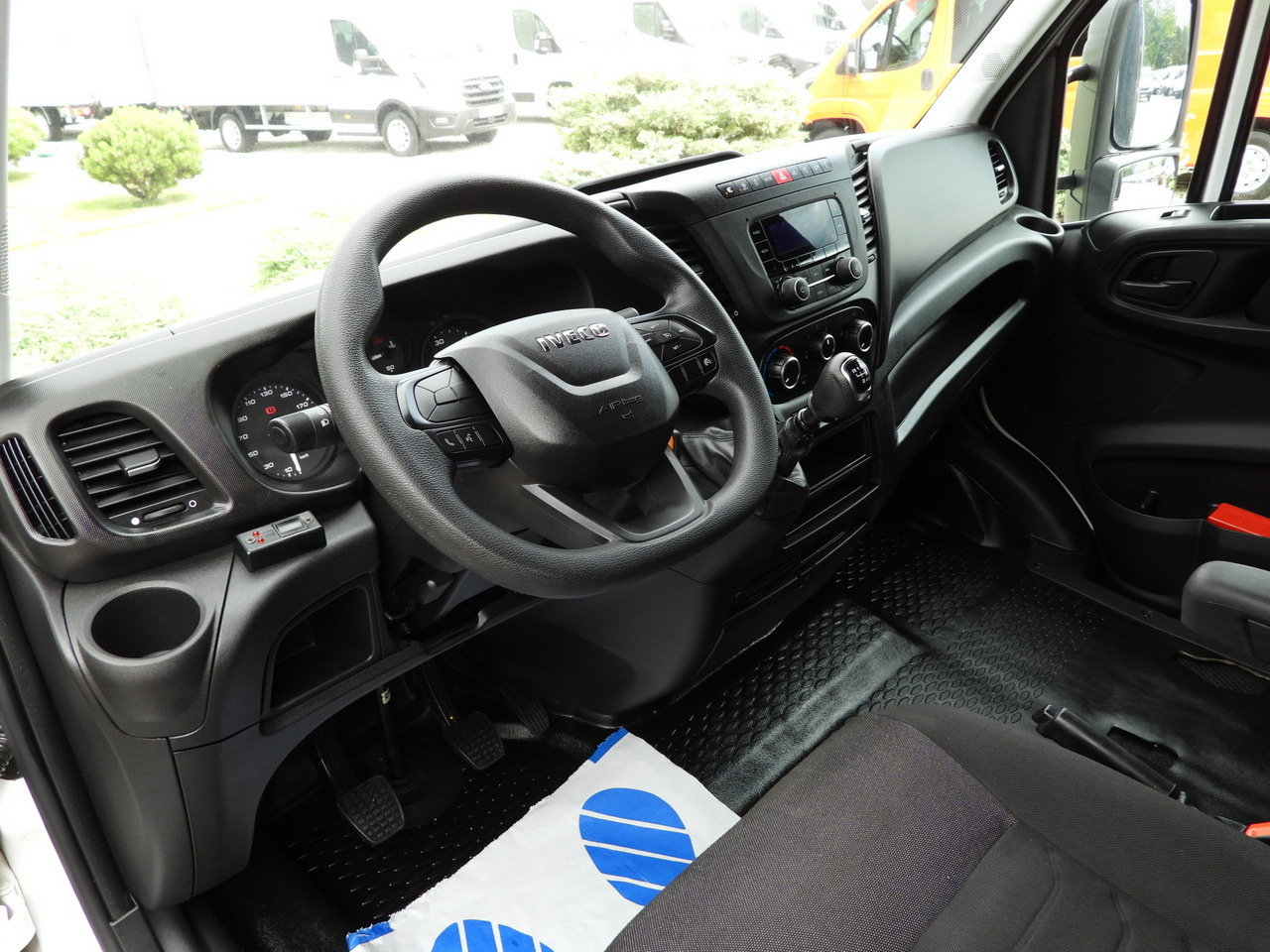 IVECO DAILY 35S18 TARPAULIN LIFT 10 PALLETS WEBASTO CRUISE CONTROL PNEUMATICS AIR CONDITIONING 180HP - Transportbil med kapell: bild 2 IVECO DAILY 35S18 TARPAULIN LIFT 10 PALLETS WEBASTO CRUISE CONTROL PNEUMATICS AIR CONDITIONING 180HP - Transportbil med kapell: bild 2