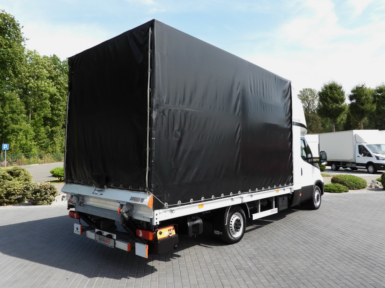 IVECO DAILY 35S18 TARPAULIN LIFT 8 PALLETS CRUISE CONTROL AIR CONDITIONING 180HP - Transportbil med kapell: bild 3 IVECO DAILY 35S18 TARPAULIN LIFT 8 PALLETS CRUISE CONTROL AIR CONDITIONING 180HP - Transportbil med kapell: bild 3