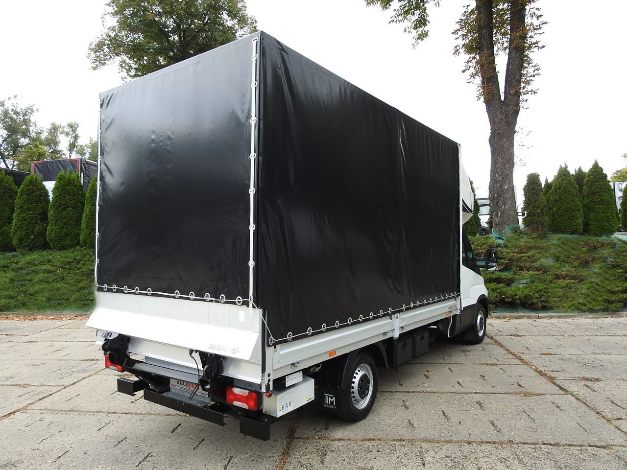 IVECO DAILY 35S18 TARPAULIN LIFT 8 PALLETS CRUISE CONTROL AIR CONDITIONING 180HP - Transportbil med kapell: bild 3 IVECO DAILY 35S18 TARPAULIN LIFT 8 PALLETS CRUISE CONTROL AIR CONDITIONING 180HP - Transportbil med kapell: bild 3