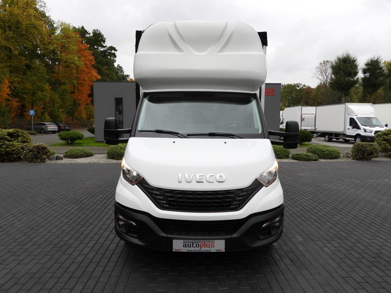 IVECO DAILY 35S18 TARPAULIN LIFT 8 PALLETS WEBASTO CRUISE CONTROL AIR CONDITIONING 180HP - Transportbil med kapell: bild 5 IVECO DAILY 35S18 TARPAULIN LIFT 8 PALLETS WEBASTO CRUISE CONTROL AIR CONDITIONING 180HP - Transportbil med kapell: bild 5