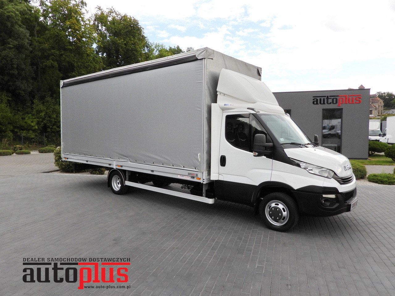 IVECO DAILY 50C15 TARPAULIN 12 PALLETS CRUISE CONTROL TWIN WHEELS AIR CONDITIONING 150HP - Transportbil med kapell: bild 1 IVECO DAILY 50C15 TARPAULIN 12 PALLETS CRUISE CONTROL TWIN WHEELS AIR CONDITIONING 150HP - Transportbil med kapell: bild 1