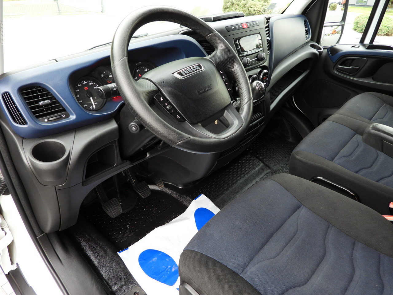 IVECO DAILY 50C15 TARPAULIN 12 PALLETS CRUISE CONTROL TWIN WHEELS AIR CONDITIONING 150HP - Transportbil med kapell: bild 2 IVECO DAILY 50C15 TARPAULIN 12 PALLETS CRUISE CONTROL TWIN WHEELS AIR CONDITIONING 150HP - Transportbil med kapell: bild 2
