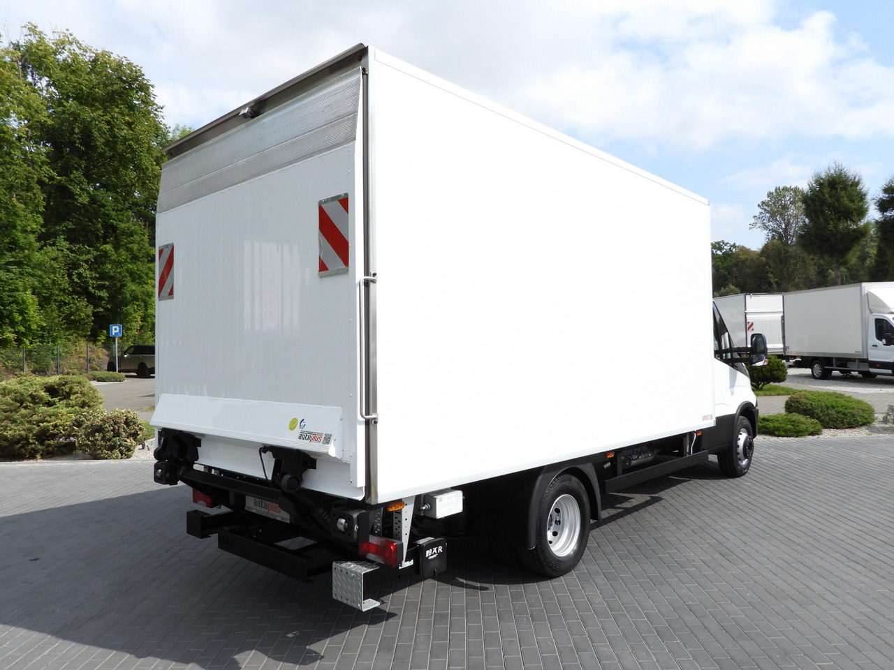 IVECO DAILY 70C17 REFRIGERATOR 1*C LIFT 10 PALLETS POWER SUPPLY 230V CRUISE CONTROL AIR CONDITIONING PNEUMATICS AUTOMATIC TRANSMISSION HI-MATIC TWIN WHEELS 170HP - Kylbil lastbil: bild 3 IVECO DAILY 70C17 REFRIGERATOR 1*C LIFT 10 PALLETS POWER SUPPLY 230V CRUISE CONTROL AIR CONDITIONING PNEUMATICS AUTOMATIC TRANSMISSION HI-MATIC TWIN WHEELS 170HP - Kylbil lastbil: bild 3