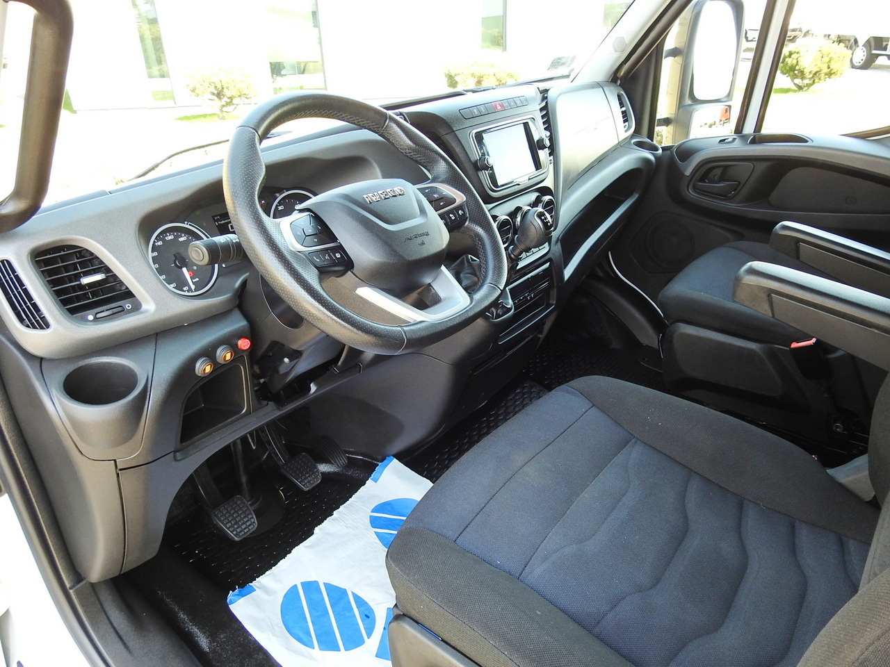 IVECO DAILY 70C18 BOX LIFT 14 PALLETS WEBASTO CRUISE CONTROL NAVIGATION LED LIGHTS TWIN WHEELS AIR CONDITIONING 180HP - Volymskåp: bild 2 IVECO DAILY 70C18 BOX LIFT 14 PALLETS WEBASTO CRUISE CONTROL NAVIGATION LED LIGHTS TWIN WHEELS AIR CONDITIONING 180HP - Volymskåp: bild 2
