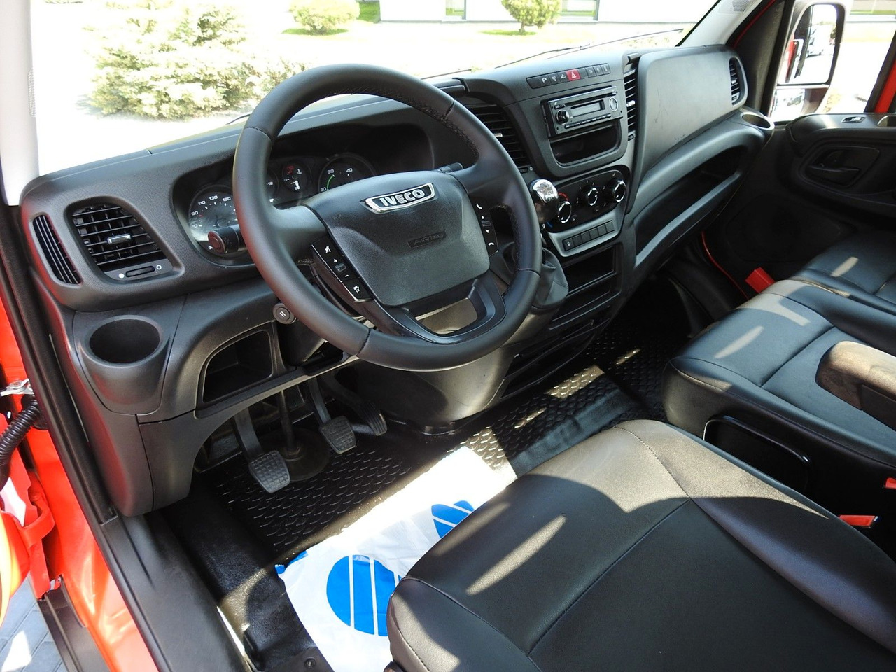 Iveco DAILY 35C13 KIPPER TEMPOMAT A/C ZWILLINGSRÄDER - Transportbil med tippflak: bild 2 Iveco DAILY 35C13 KIPPER TEMPOMAT A/C ZWILLINGSRÄDER - Transportbil med tippflak: bild 2