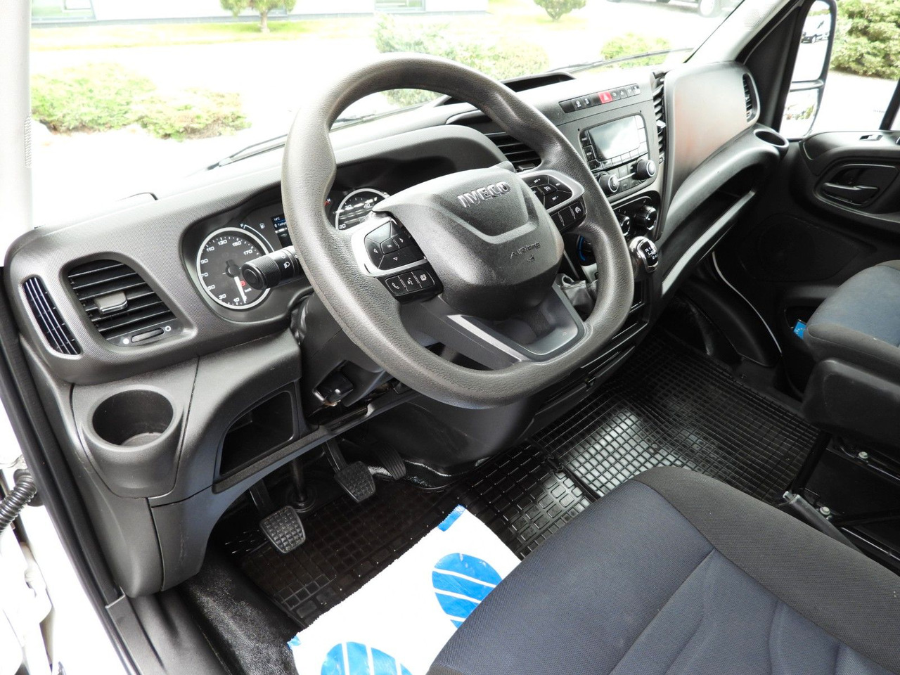Iveco DAILY 35C14 KIPPER DOPPELKABINE DOKA 6 SITZE A/C - Transportbil med tippflak, Dubbelhytt transportbil: bild 2 Iveco DAILY 35C14 KIPPER DOPPELKABINE DOKA 6 SITZE A/C - Transportbil med tippflak, Dubbelhytt transportbil: bild 2