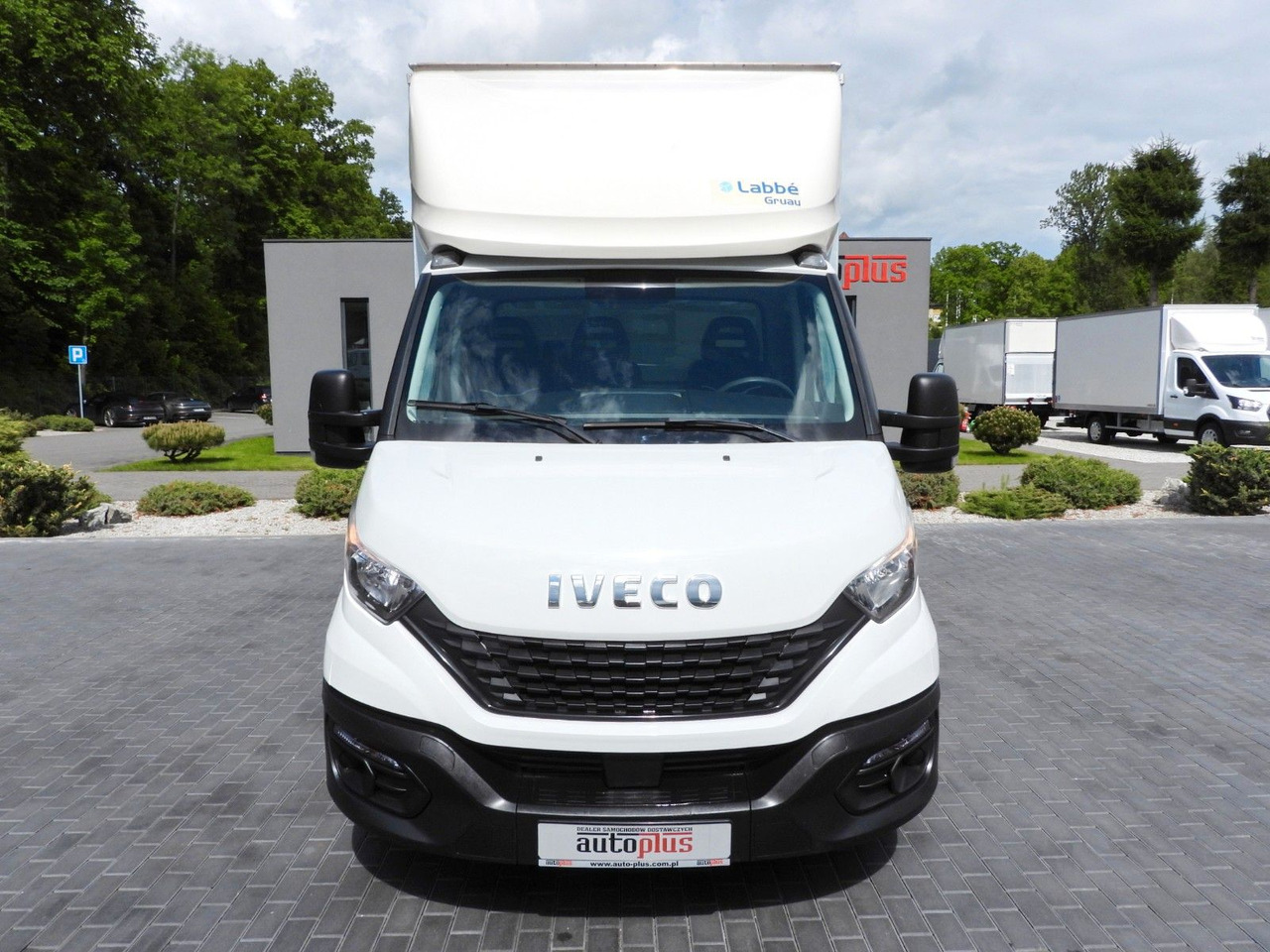 Iveco DAILY 35C16 KOFFER AUFZUG 8 PALETTEN TEMPOMAT Iveco DAILY 35C16 KOFFER AUFZUG 8 PALETTEN TEMPOMAT - Volymskåp: bild 5 Iveco DAILY 35C16 KOFFER AUFZUG 8 PALETTEN TEMPOMAT Iveco DAILY 35C16 KOFFER AUFZUG 8 PALETTEN TEMPOMAT - Volymskåp: bild 5