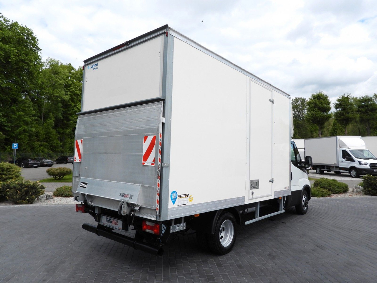 Iveco DAILY 35C16 KOFFER AUFZUG 8 PALETTEN TEMPOMAT Iveco DAILY 35C16 KOFFER AUFZUG 8 PALETTEN TEMPOMAT - Volymskåp: bild 3 Iveco DAILY 35C16 KOFFER AUFZUG 8 PALETTEN TEMPOMAT Iveco DAILY 35C16 KOFFER AUFZUG 8 PALETTEN TEMPOMAT - Volymskåp: bild 3