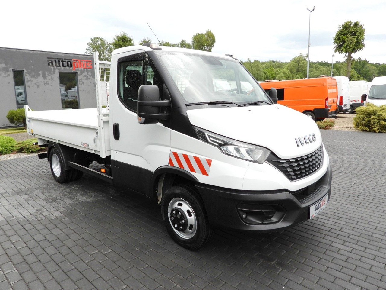 Iveco DAILY 35C21 KIPPER TEMPOMAT NAVIGATION LED - Transportbil med tippflak: bild 4 Iveco DAILY 35C21 KIPPER TEMPOMAT NAVIGATION LED - Transportbil med tippflak: bild 4