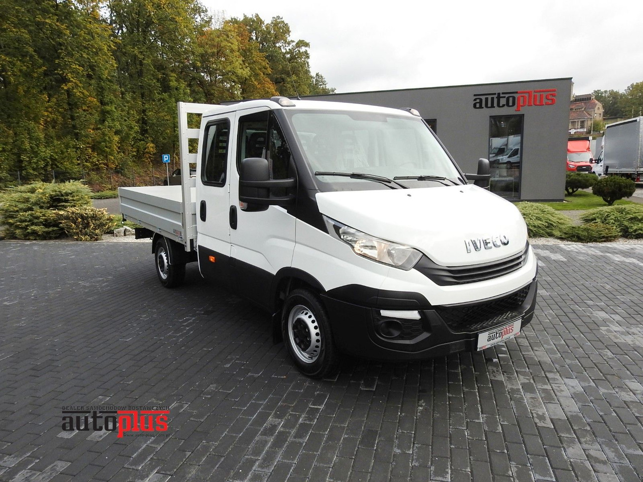 Iveco DAILY 35S15 PRITSCHE DOPPELKABINE DOKA 7 SITZE - Transportbil med flak, Dubbelhytt transportbil: bild 1 Iveco DAILY 35S15 PRITSCHE DOPPELKABINE DOKA 7 SITZE - Transportbil med flak, Dubbelhytt transportbil: bild 1