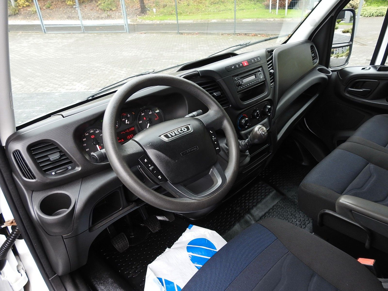Iveco DAILY 35S15 PRITSCHE DOPPELKABINE DOKA 7 SITZE - Transportbil med flak, Dubbelhytt transportbil: bild 2 Iveco DAILY 35S15 PRITSCHE DOPPELKABINE DOKA 7 SITZE - Transportbil med flak, Dubbelhytt transportbil: bild 2