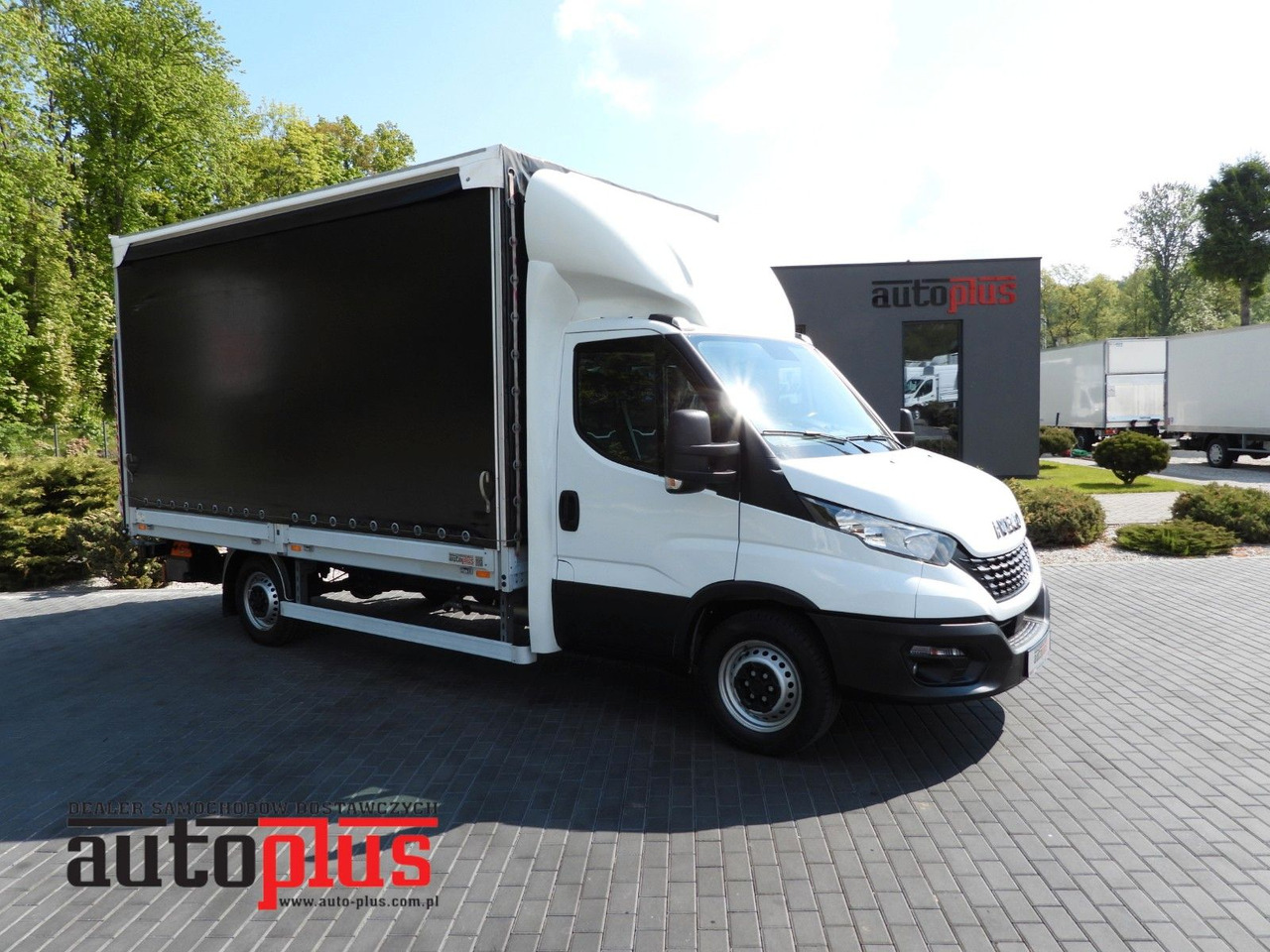 Iveco DAILY 35S18 PRITSCHE PLANE AUFZUG 8 PALETTEN - Transportbil med kapell: bild 1 Iveco DAILY 35S18 PRITSCHE PLANE AUFZUG 8 PALETTEN - Transportbil med kapell: bild 1